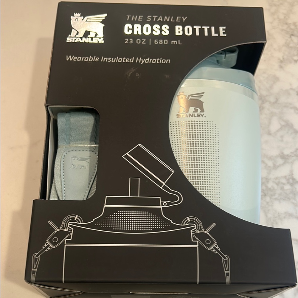 Stanley Cross Bottle 23 oz in Soft Blue